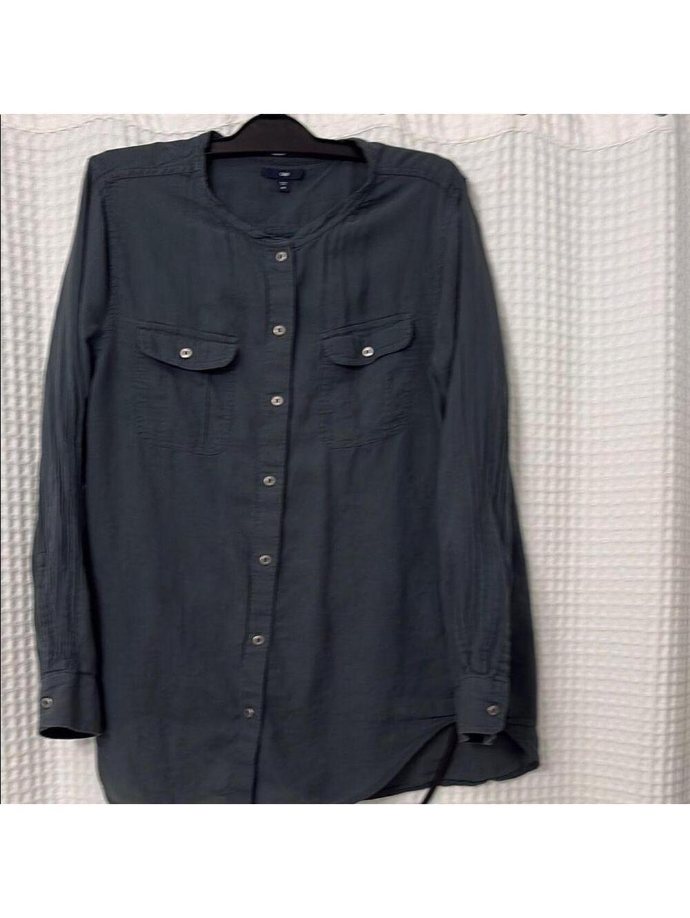 Gap Men's Grey and Green Shirt